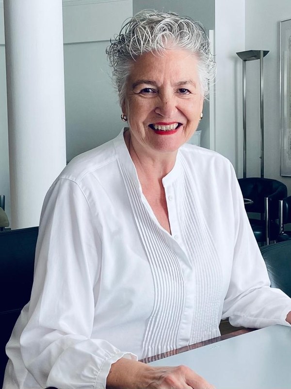 Porträt von Dr. Barbara E. Ludwig
